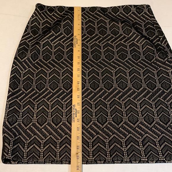 Ann Taylor black and tan geometric skirt Size 16 - Picture 5 of 7